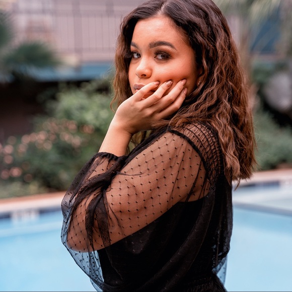 Meet your Posher ๐๐๐๐๐ - Picture 3 of 4